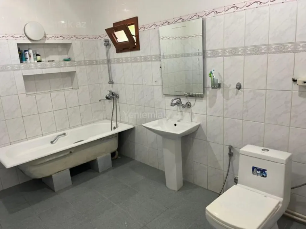 Satılır 5 otaqlı həyət evi 172 m²