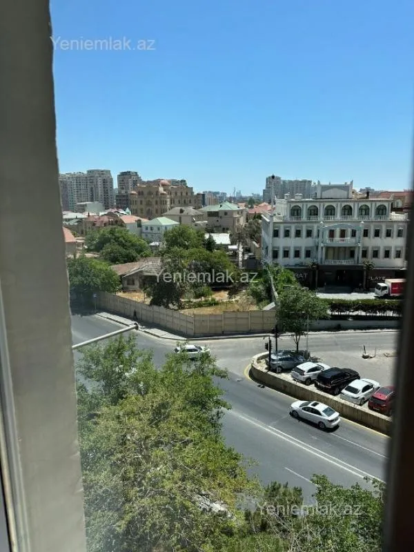 Satılır 3 otaqlı köhnə tikili 90 m²