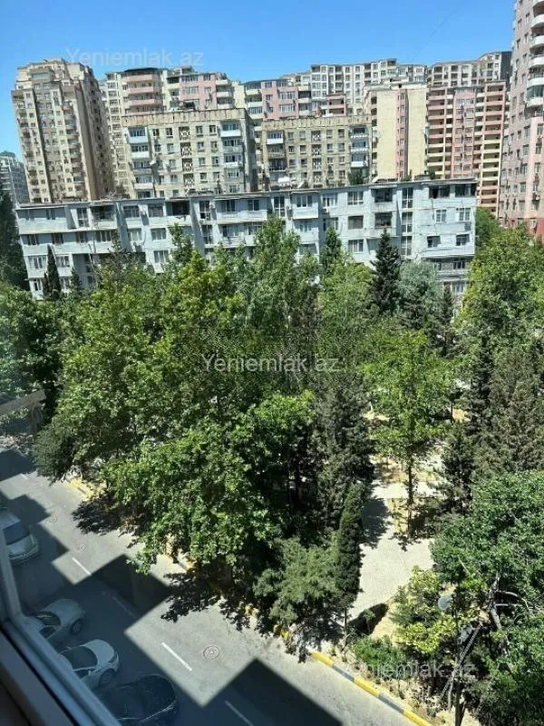 Satılır 3 otaqlı köhnə tikili 90 m²