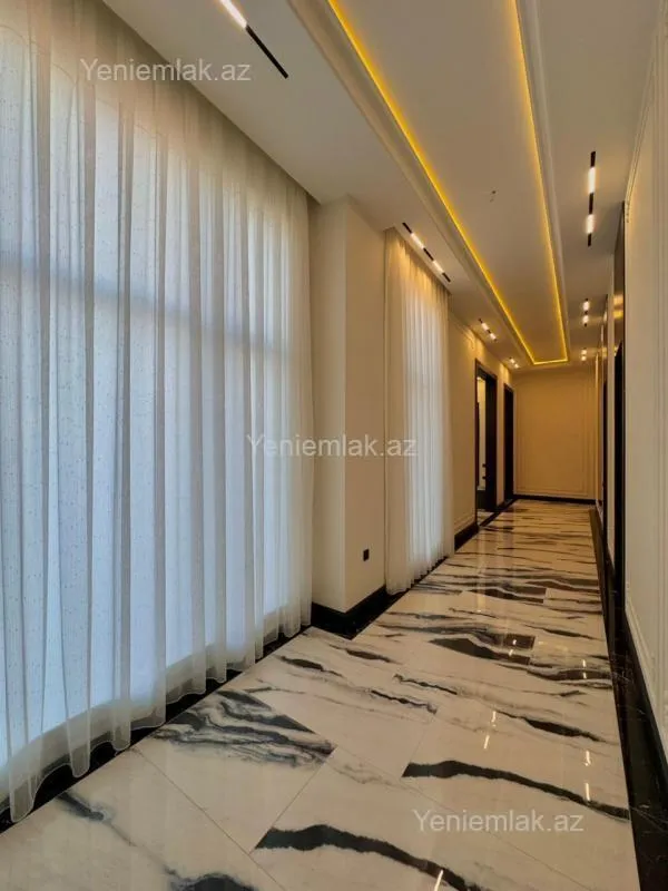 Satılır 5 otaqlı həyət evi 250 m²