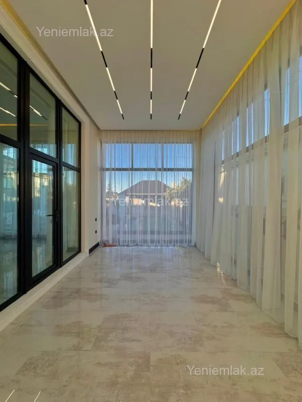 Satılır 5 otaqlı həyət evi 250 m²