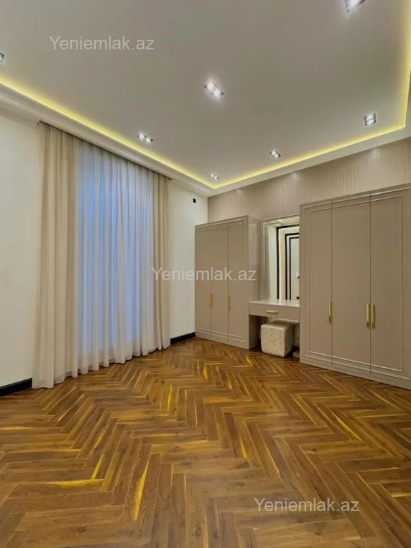 Satılır 5 otaqlı həyət evi 250 m²