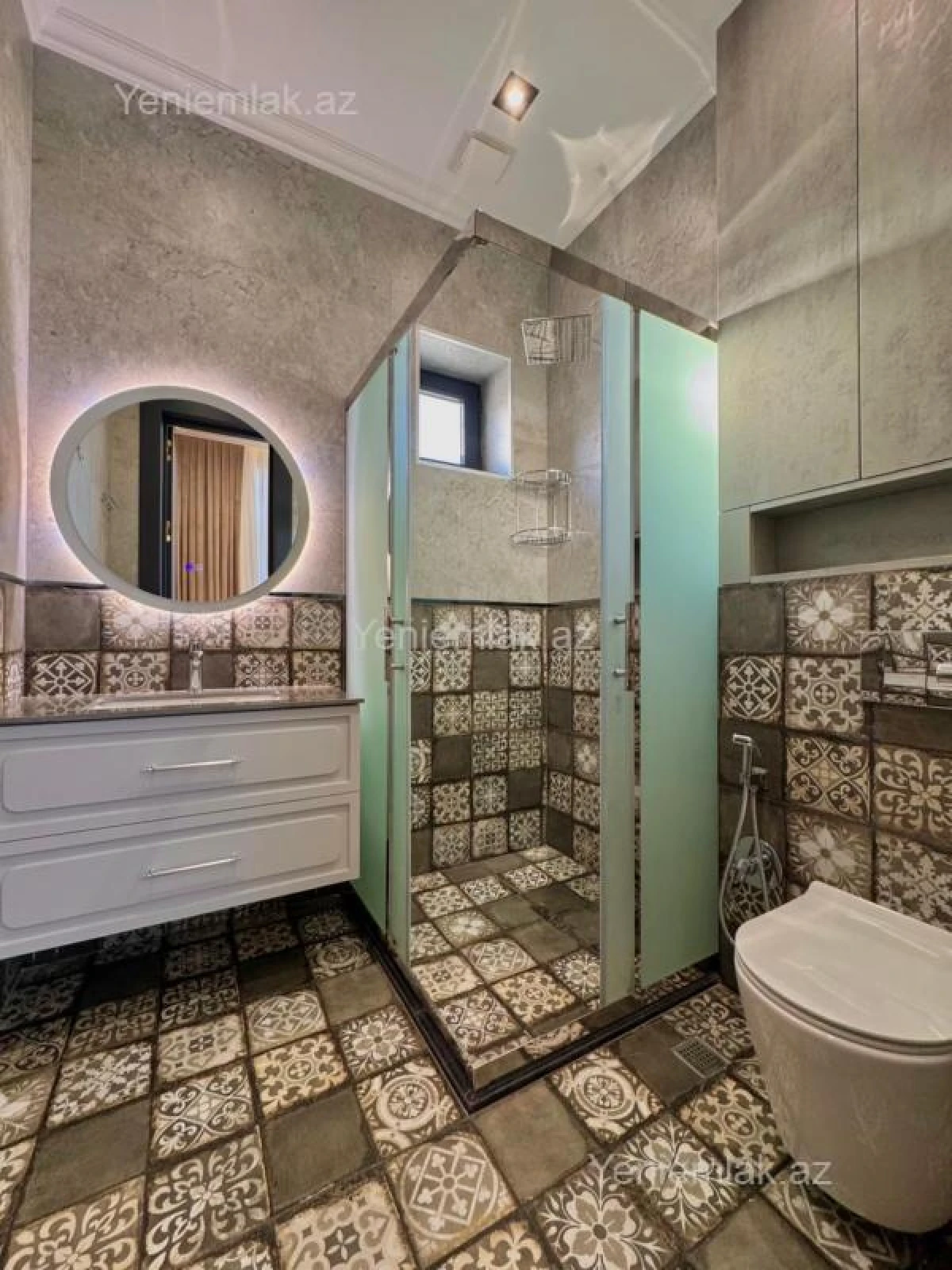 Satılır 5 otaqlı həyət evi 250 m²