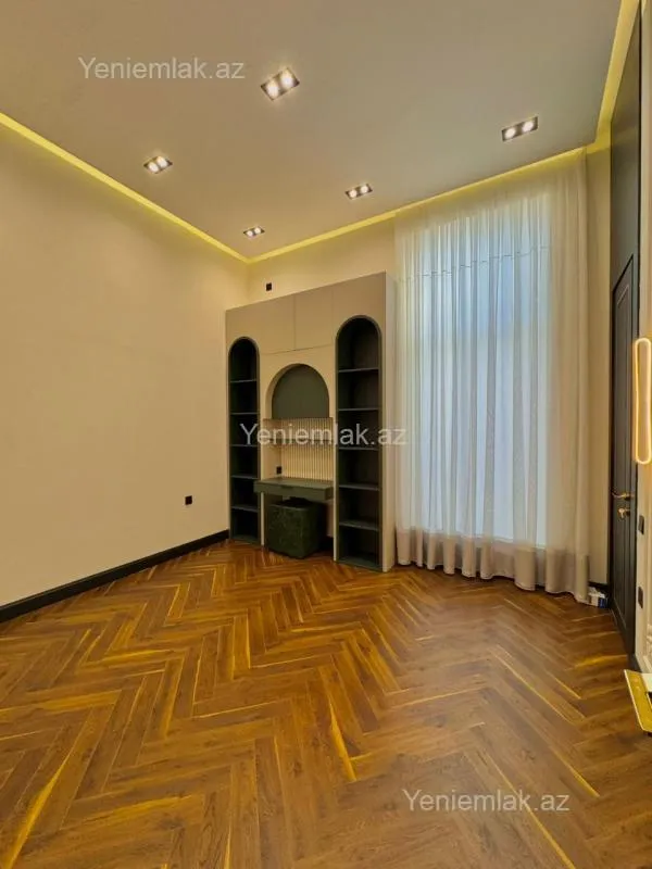 Satılır 5 otaqlı həyət evi 250 m²