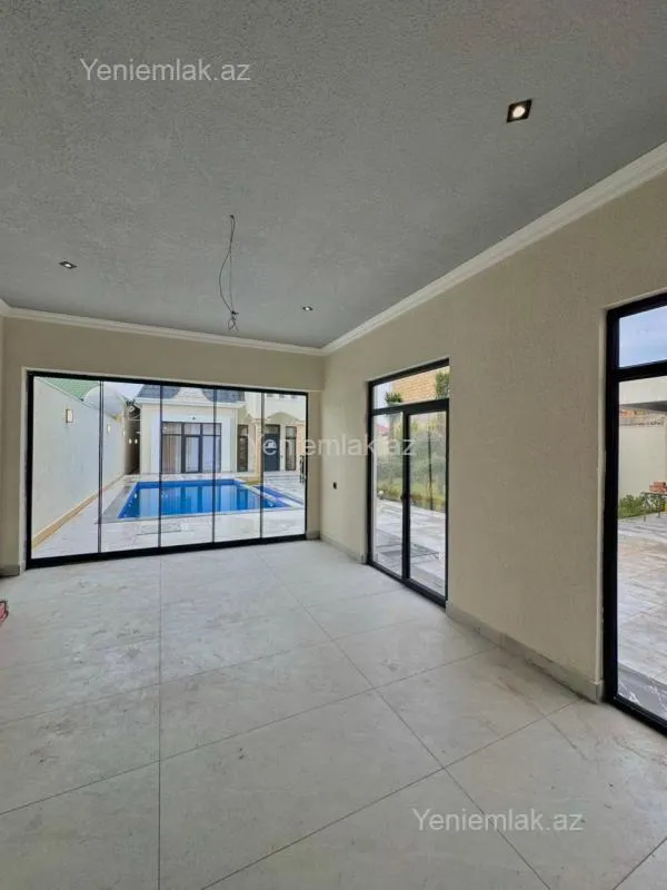 Satılır 5 otaqlı həyət evi 240 m²