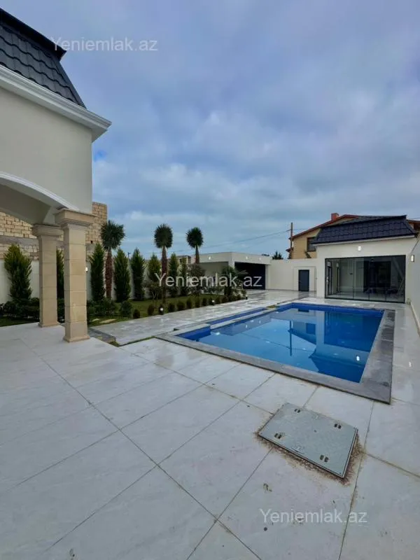 Satılır 5 otaqlı həyət evi 240 m²