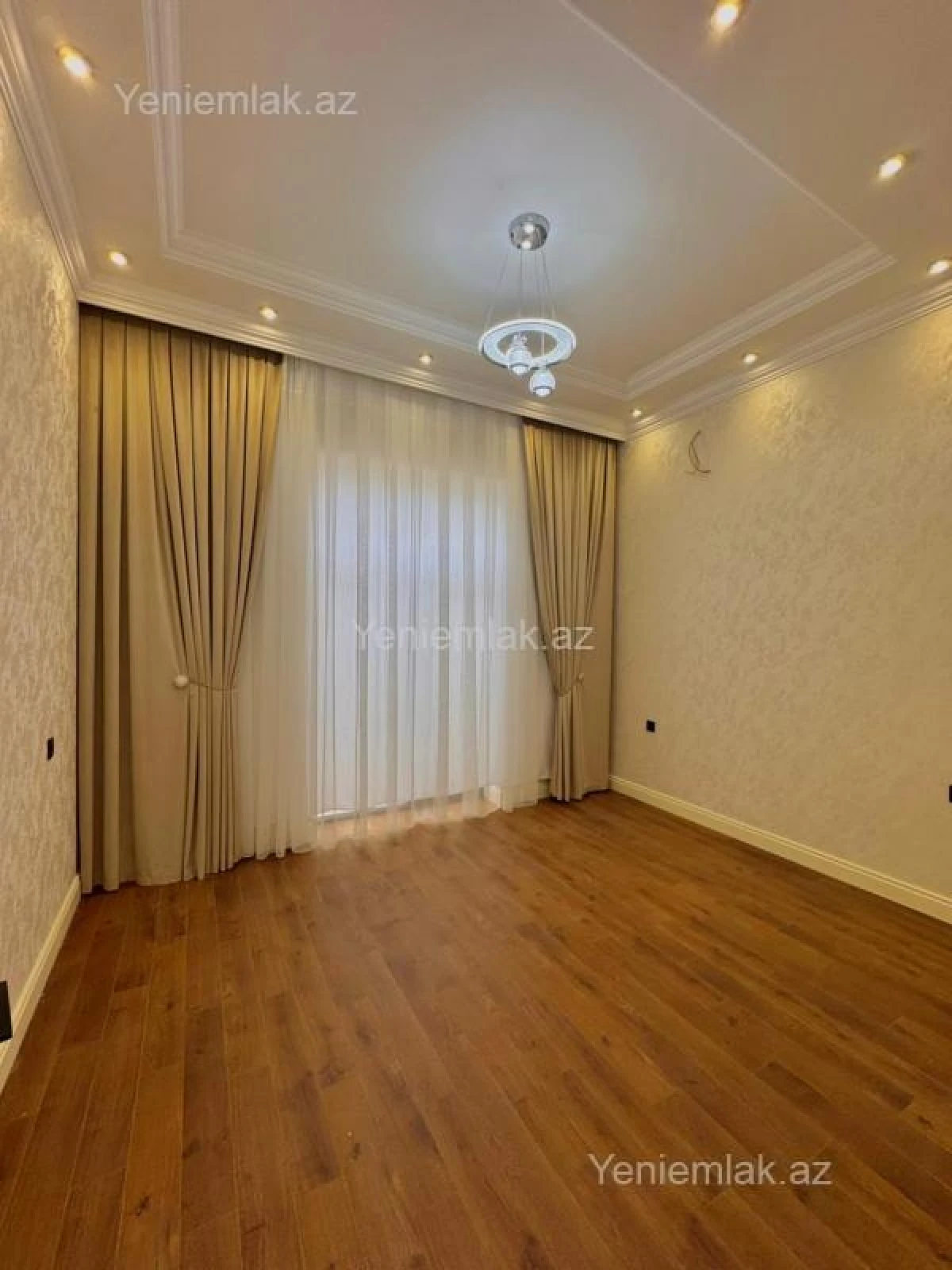 Satılır 5 otaqlı həyət evi 240 m²