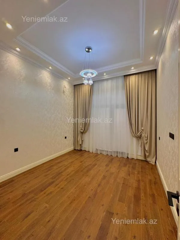 Satılır 5 otaqlı həyət evi 240 m²