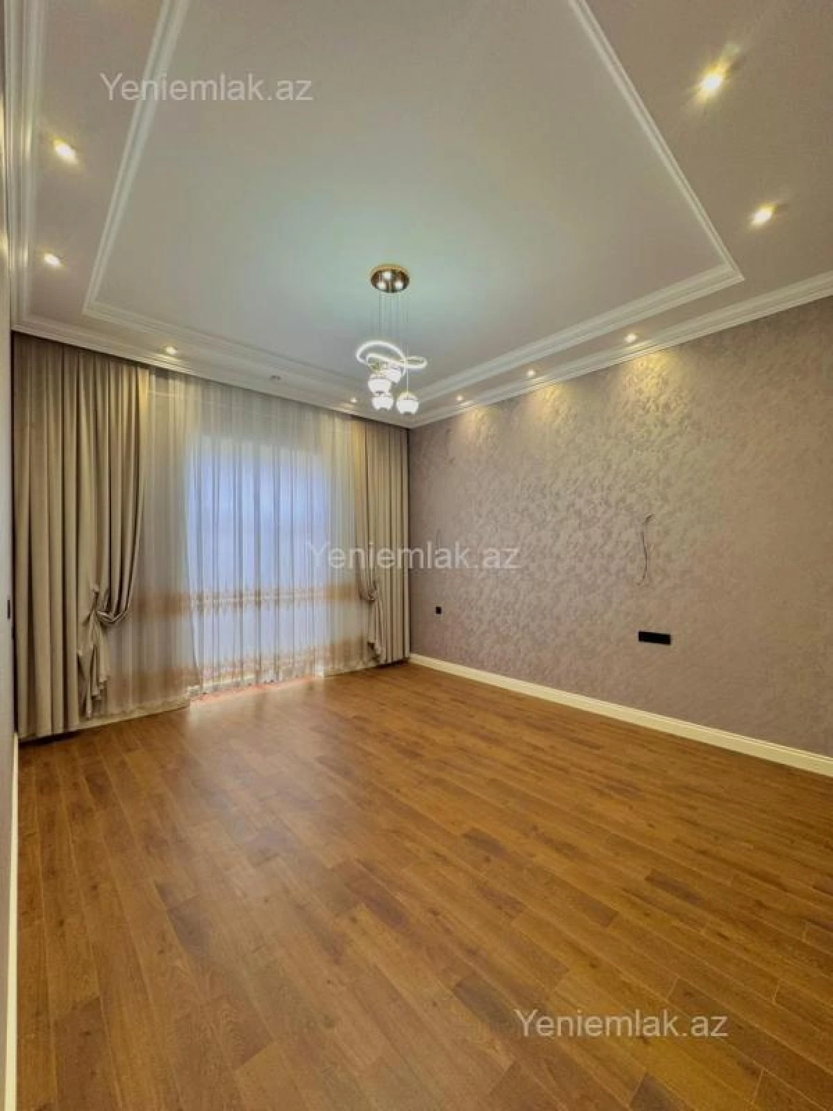Satılır 5 otaqlı həyət evi 240 m²