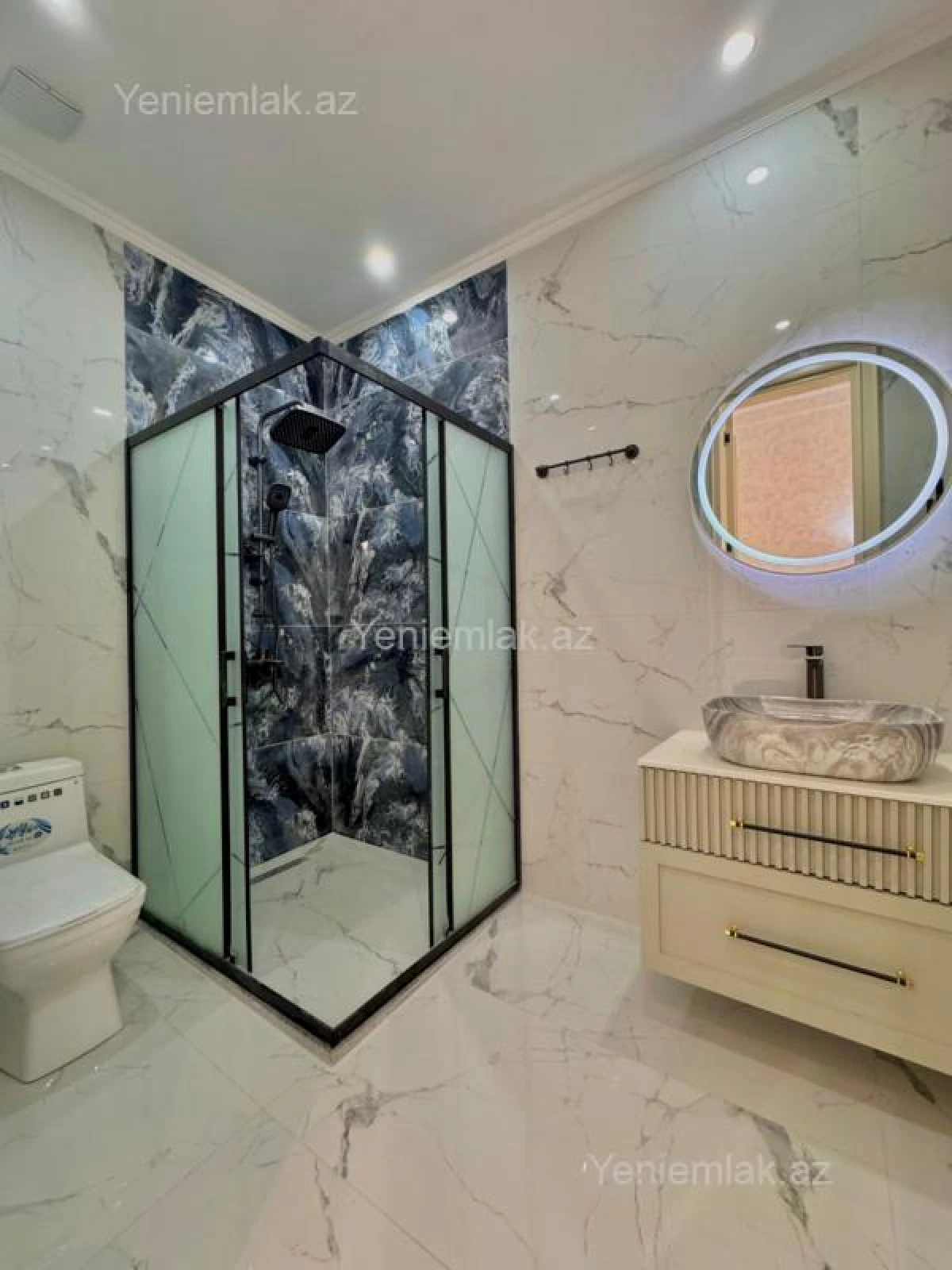 Satılır 5 otaqlı həyət evi 240 m²