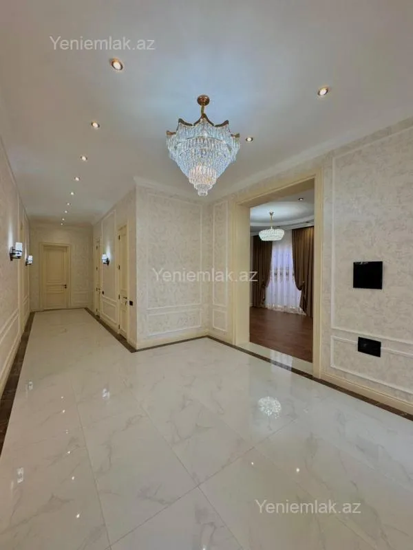 Satılır 5 otaqlı həyət evi 240 m²