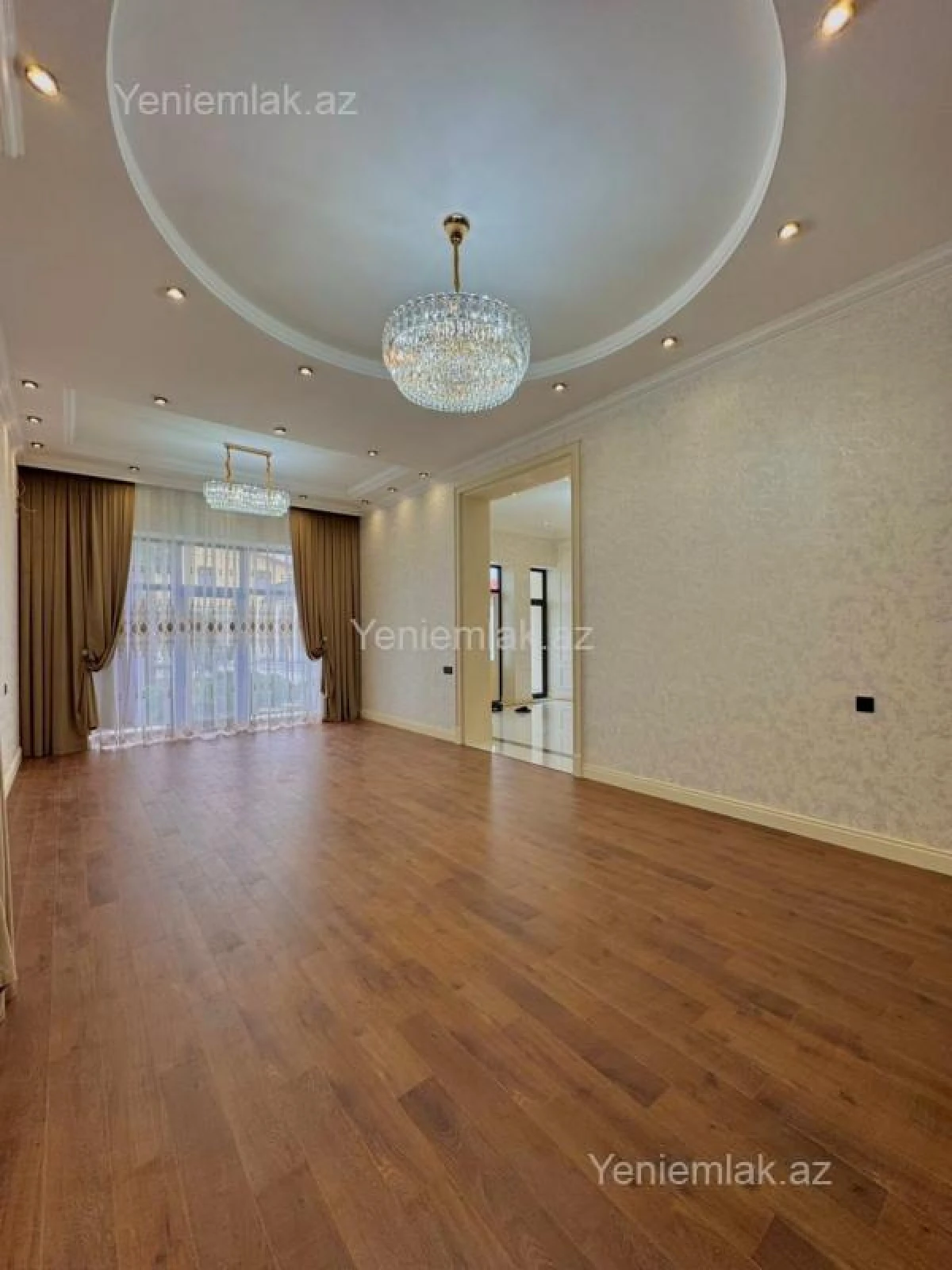 Satılır 5 otaqlı həyət evi 240 m²