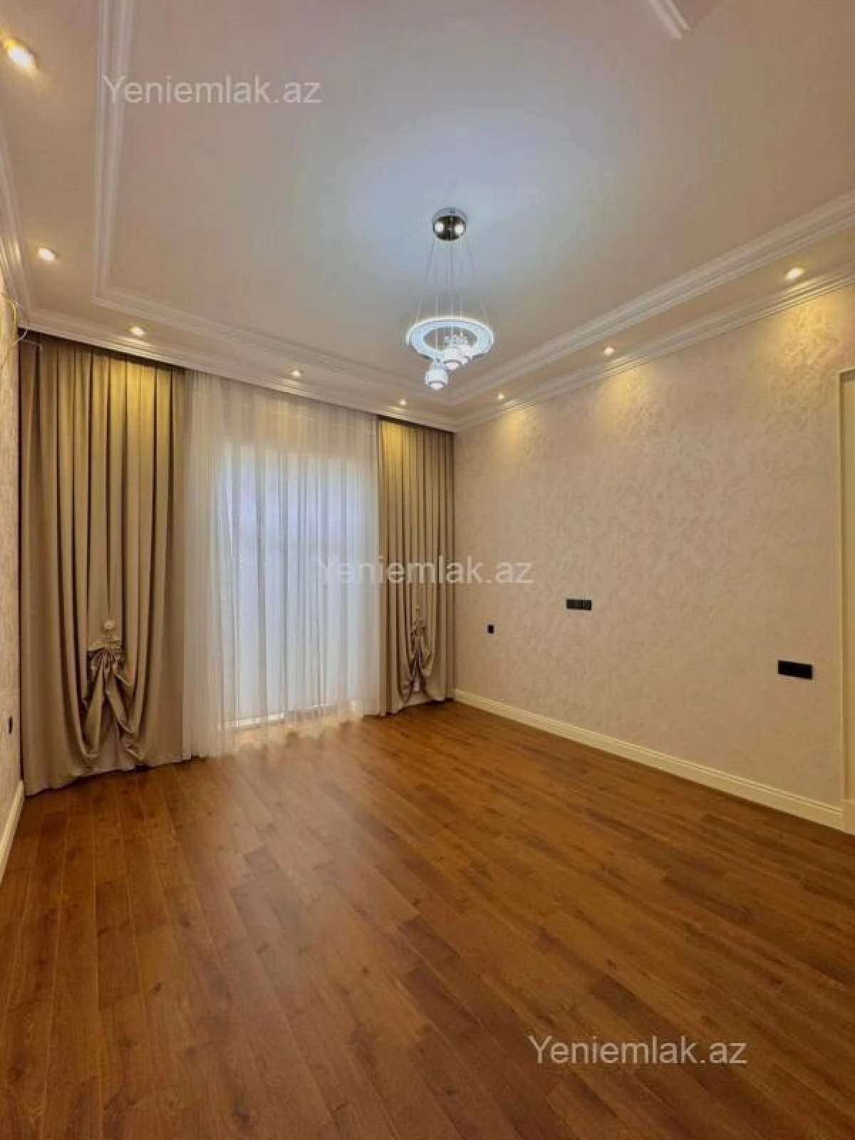 Satılır 5 otaqlı həyət evi 240 m²