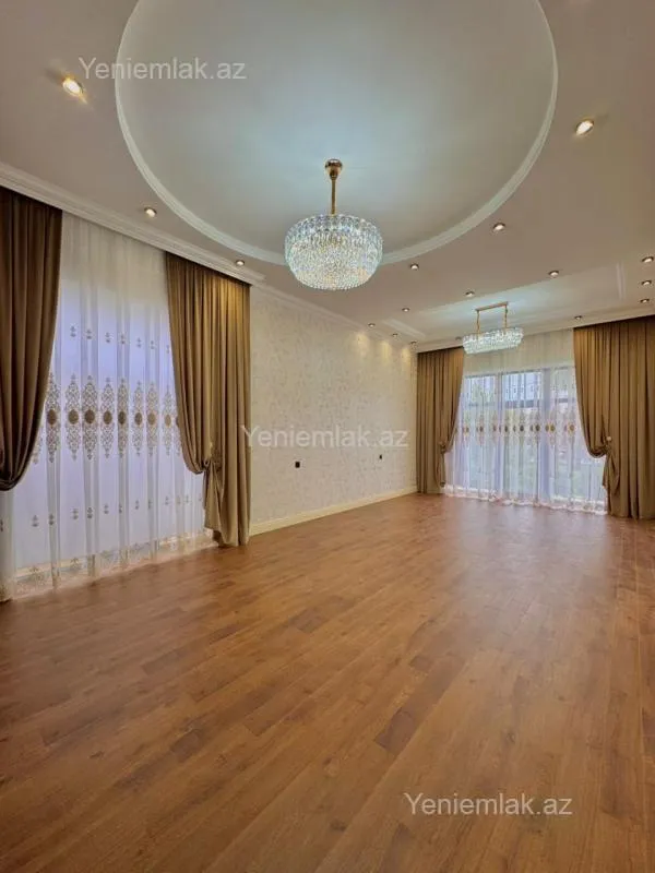 Satılır 5 otaqlı həyət evi 240 m²