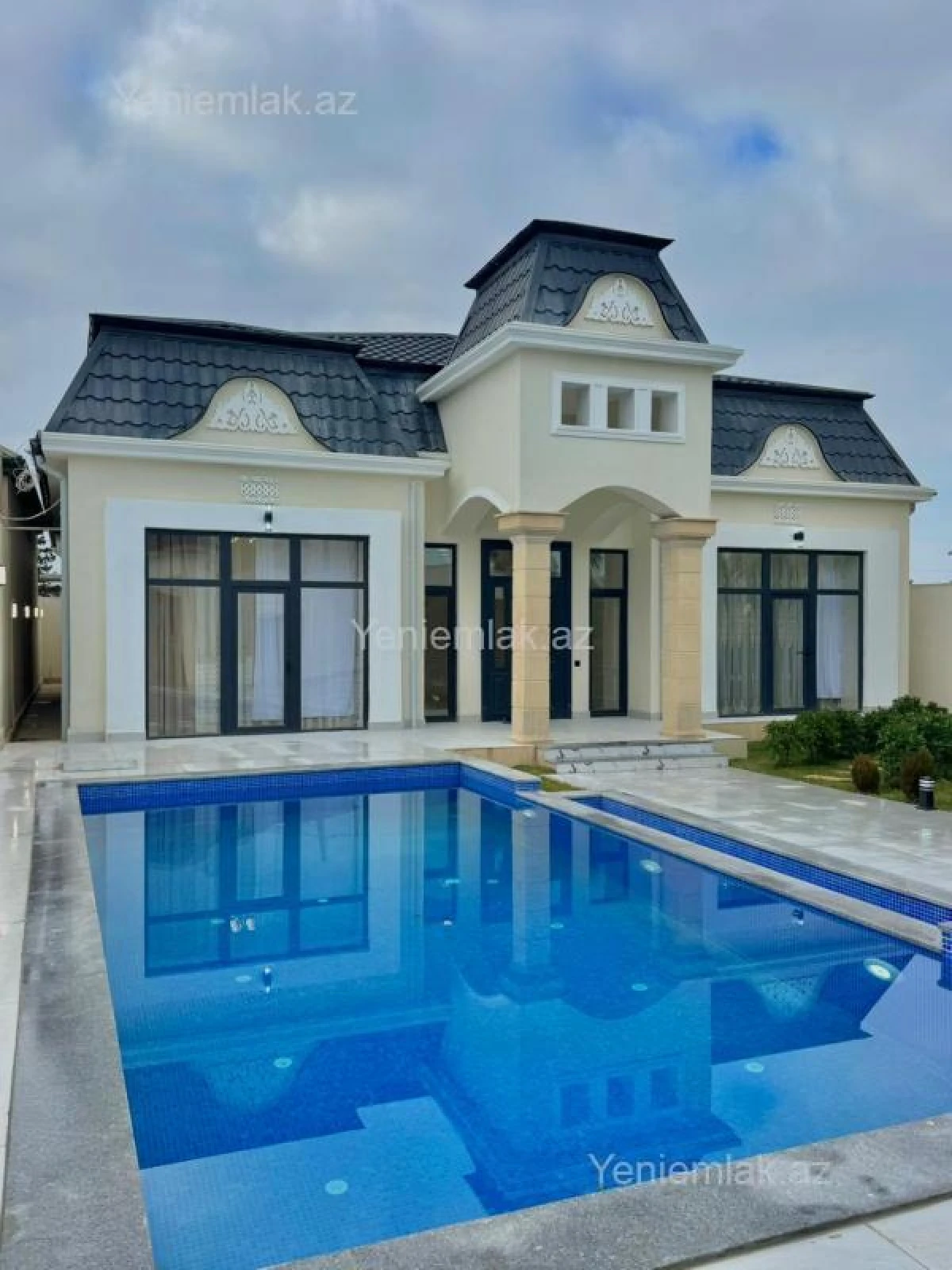 Satılır 5 otaqlı həyət evi 240 m²