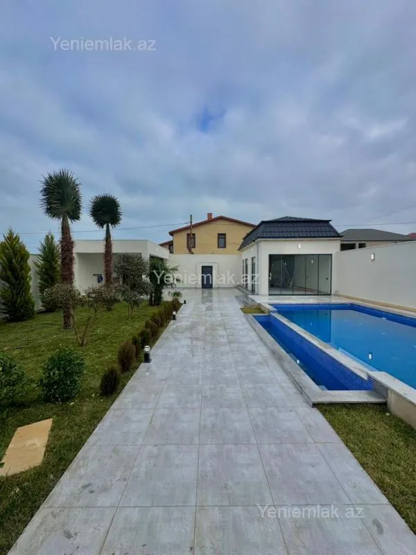 Satılır 5 otaqlı həyət evi 240 m²
