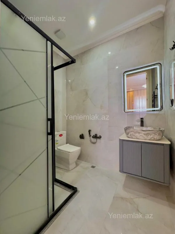 Satılır 5 otaqlı həyət evi 240 m²