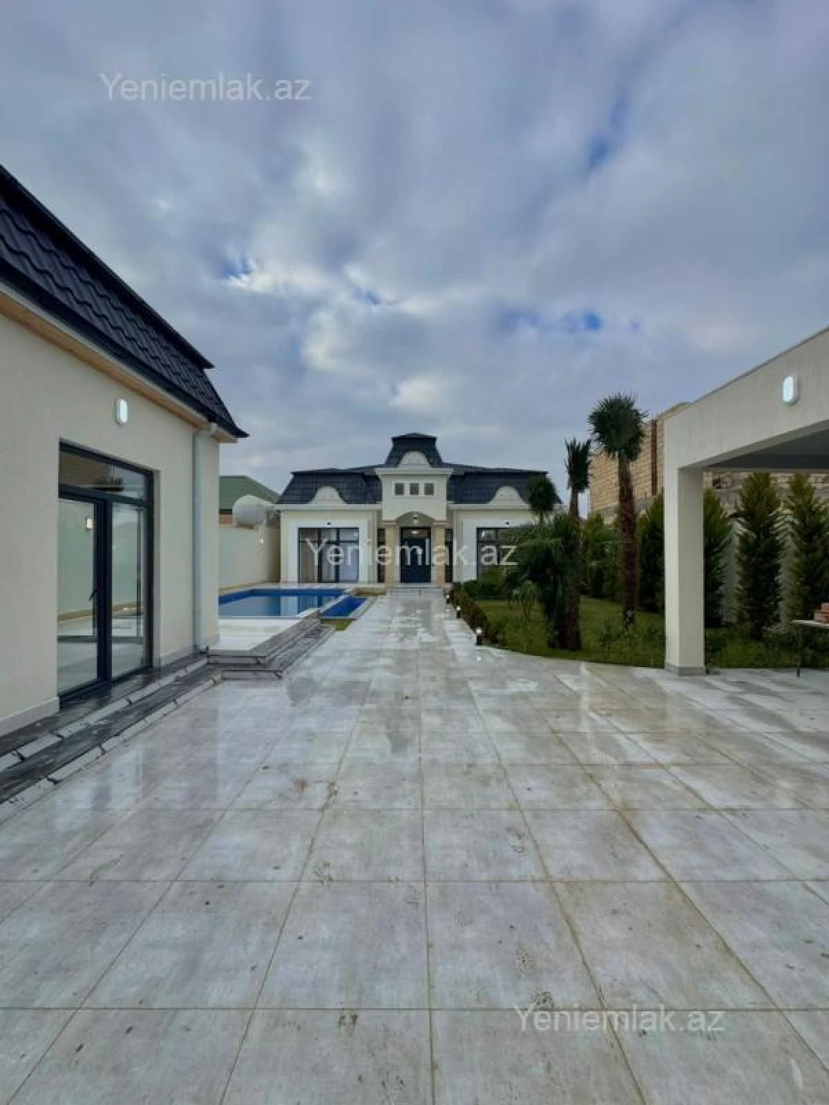 Satılır 5 otaqlı həyət evi 240 m²