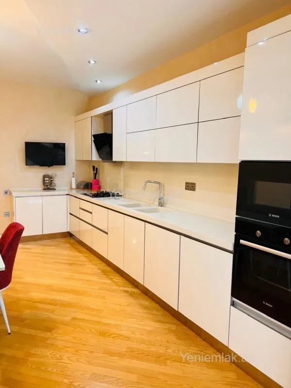 Satılır 3 otaqlı yeni tikili 105 m²