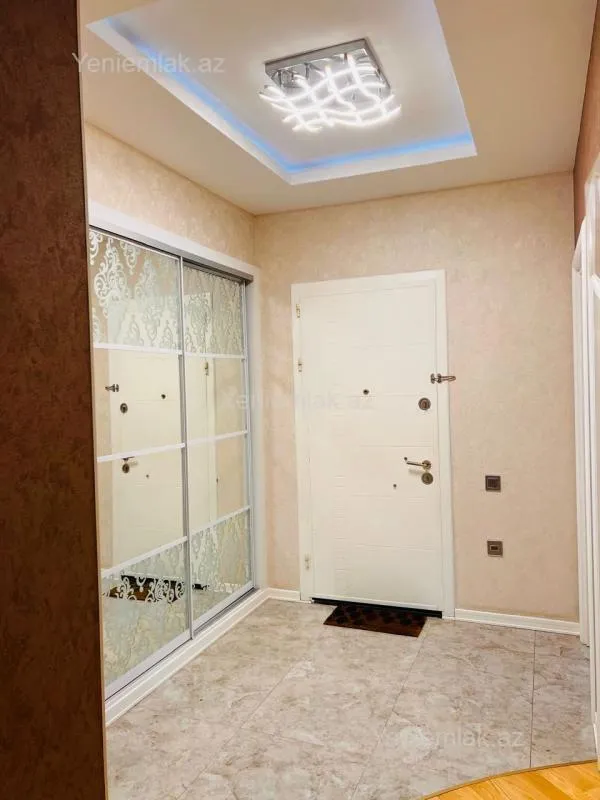 Satılır 3 otaqlı yeni tikili 105 m²