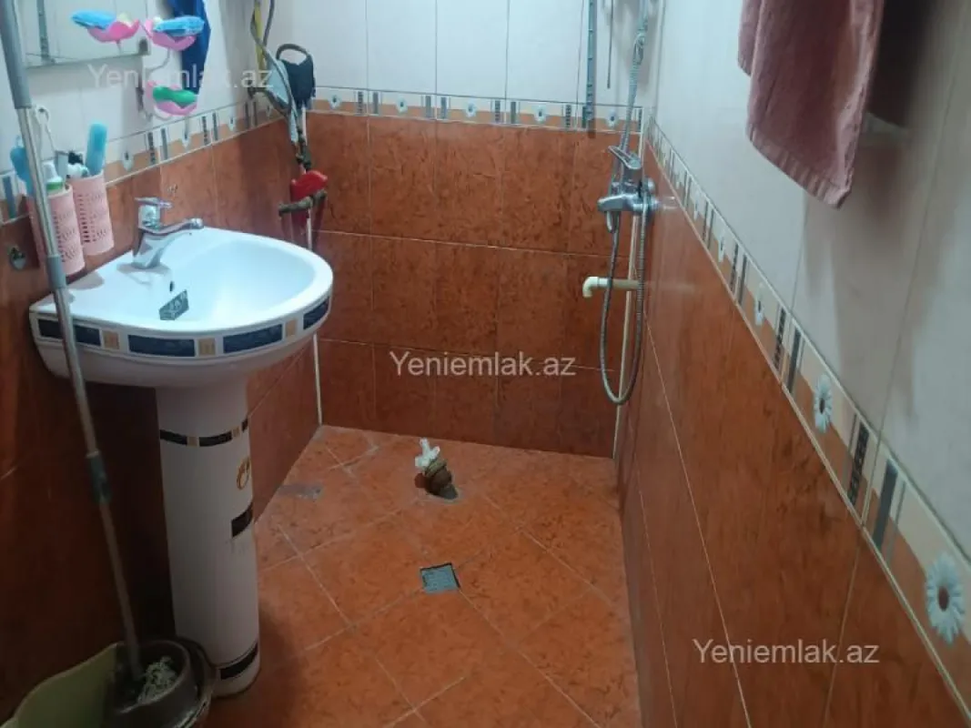 Satılır 3 otaqlı köhnə tikili 80 m²