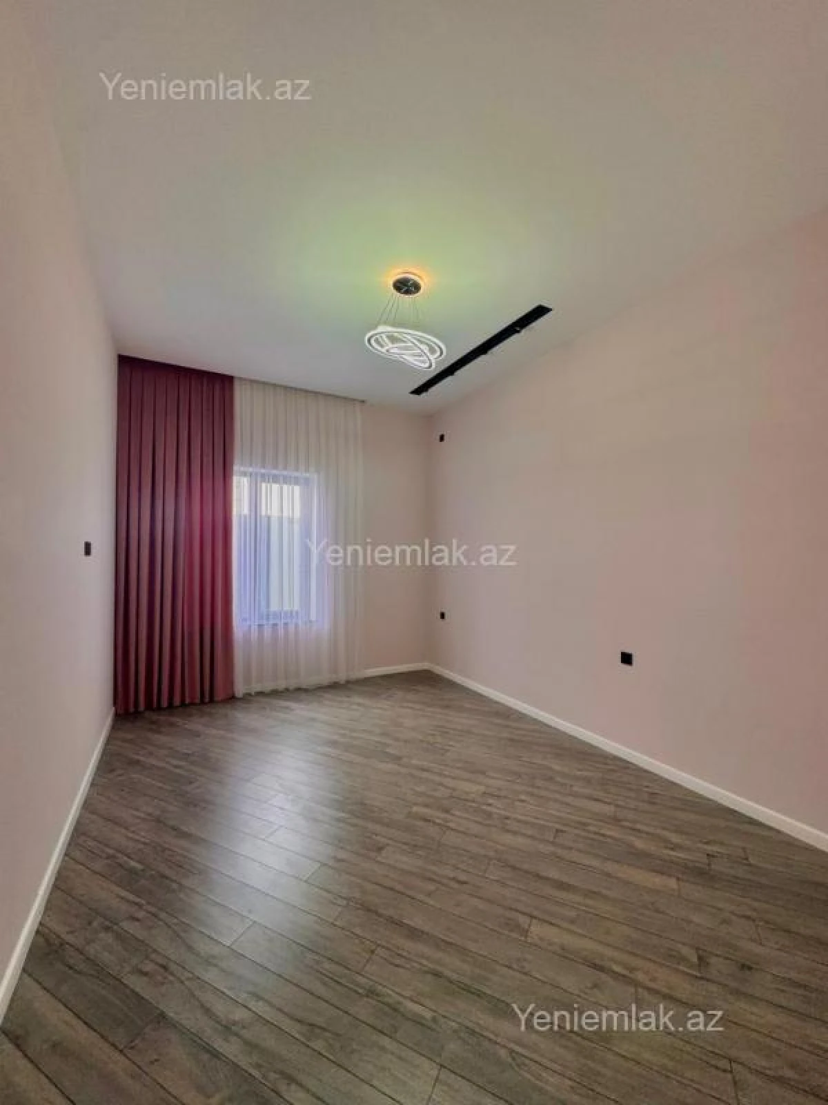 Satılır 5 otaqlı həyət evi 220 m²