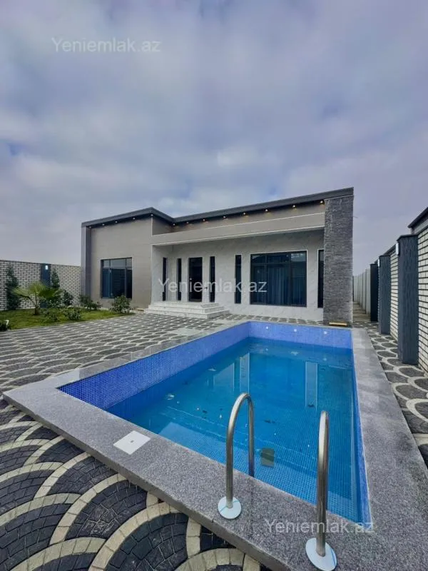 Satılır 5 otaqlı həyət evi 220 m²