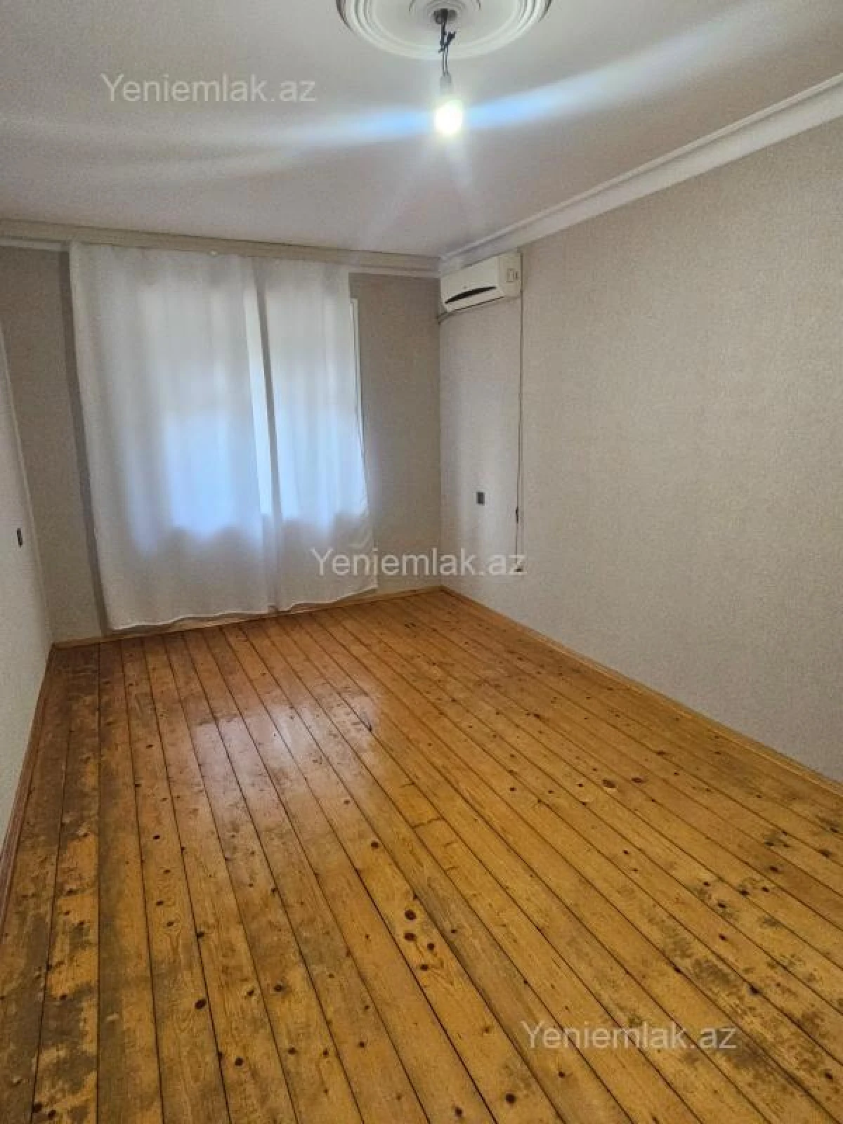 Satılır 2 otaqlı köhnə tikili 60 m²