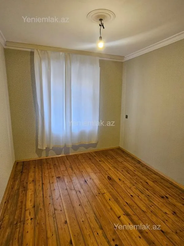 Satılır 2 otaqlı köhnə tikili 60 m²