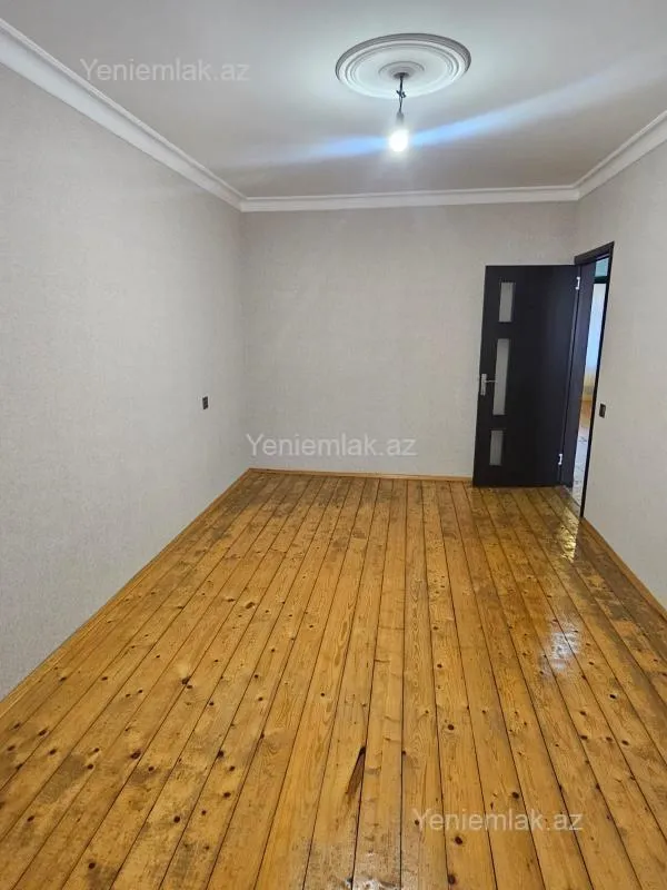 Satılır 2 otaqlı köhnə tikili 60 m²