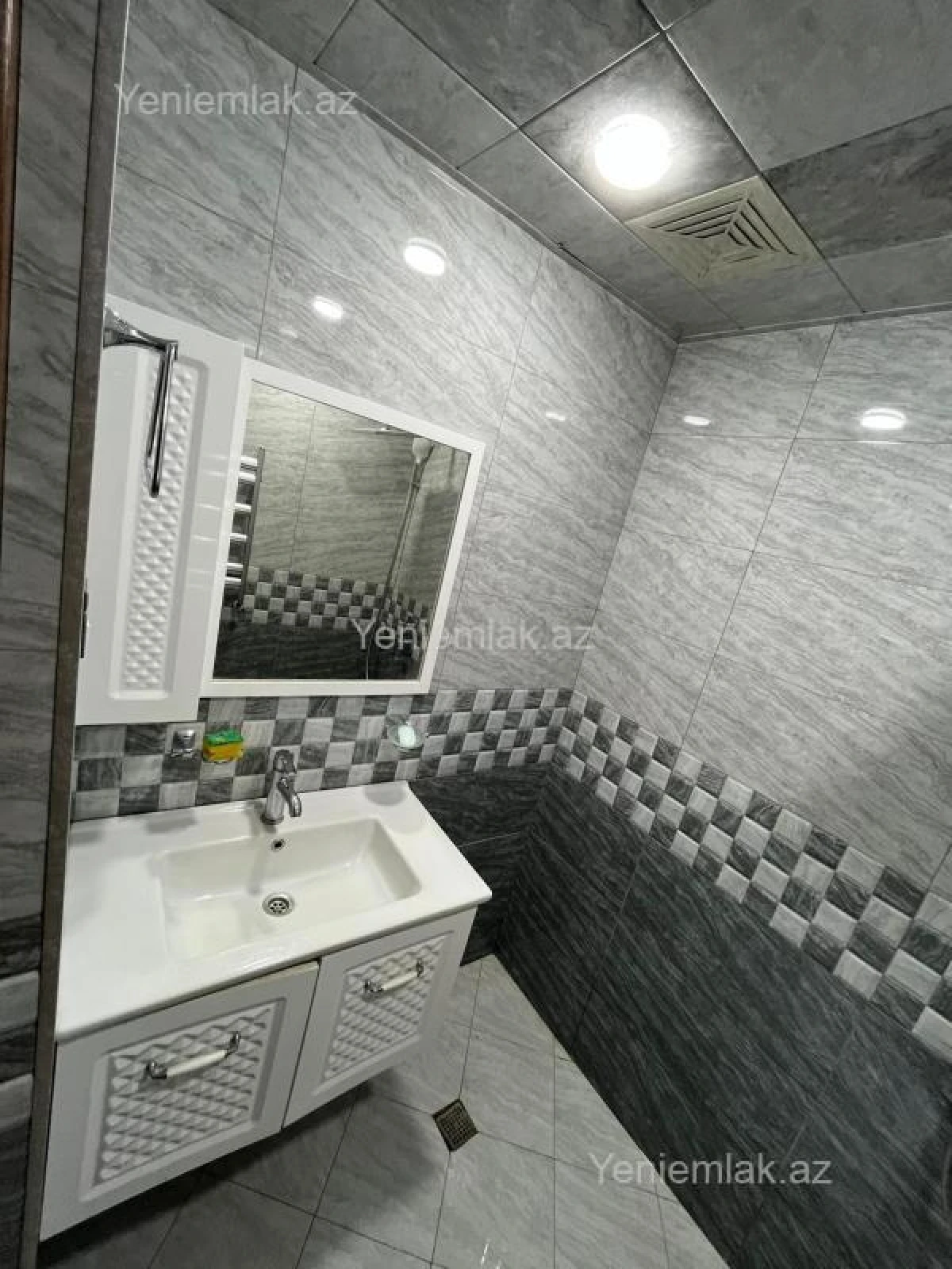 Satılır 3 otaqlı köhnə tikili 70 m²