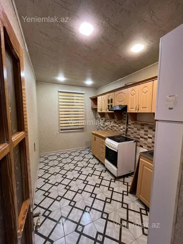 Satılır 3 otaqlı köhnə tikili 70 m²