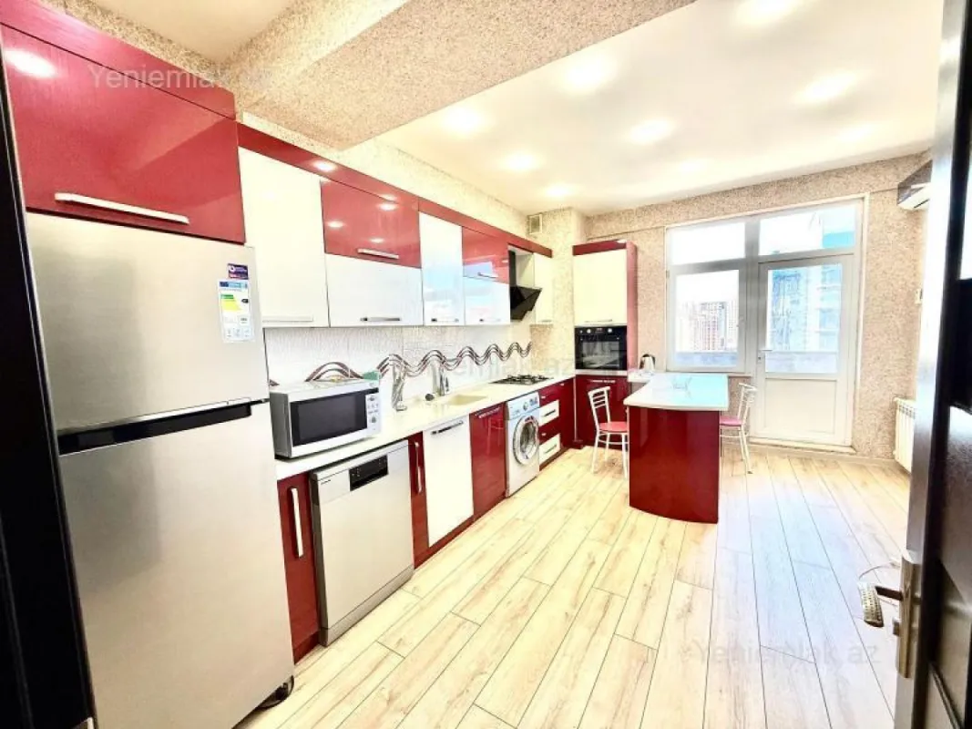 Satılır 3 otaqlı yeni tikili 125 m²