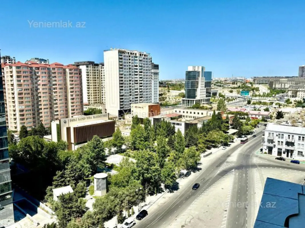 Satılır 3 otaqlı yeni tikili 125 m²