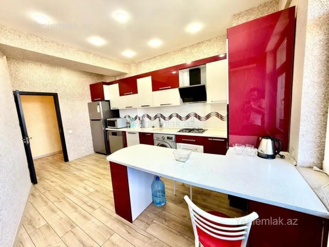 Satılır 3 otaqlı yeni tikili 125 m²