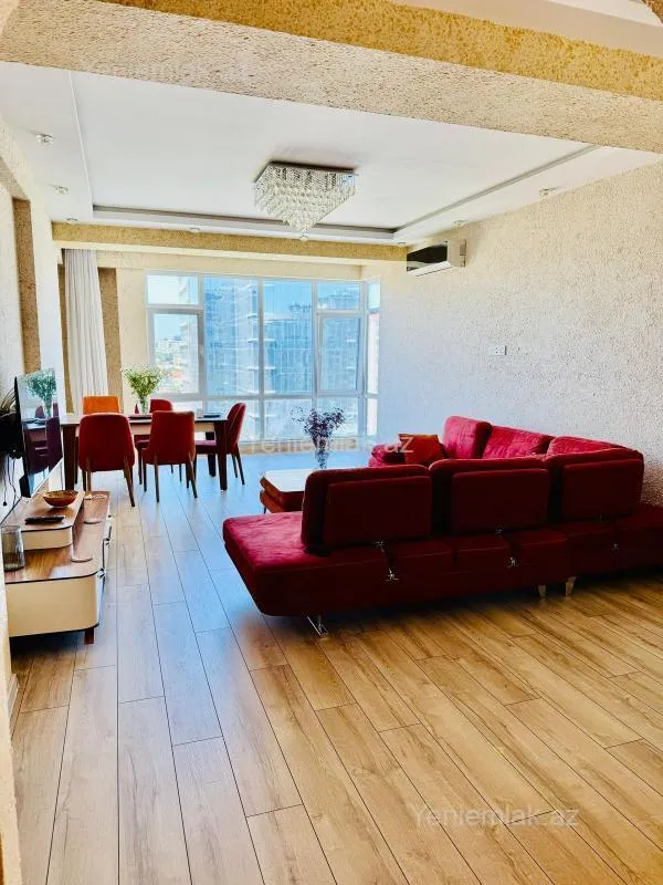 Satılır 3 otaqlı yeni tikili 125 m²