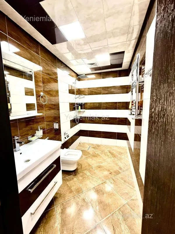 Satılır 3 otaqlı yeni tikili 125 m²