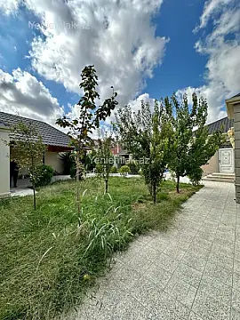 Satılır 4 otaqlı həyət evi 180 m²