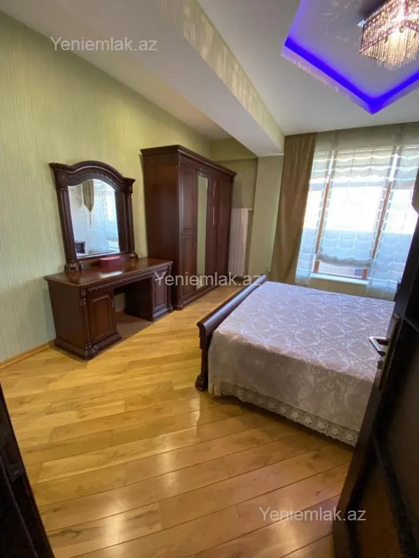 Satılır 5 otaqlı yeni tikili 300 m²