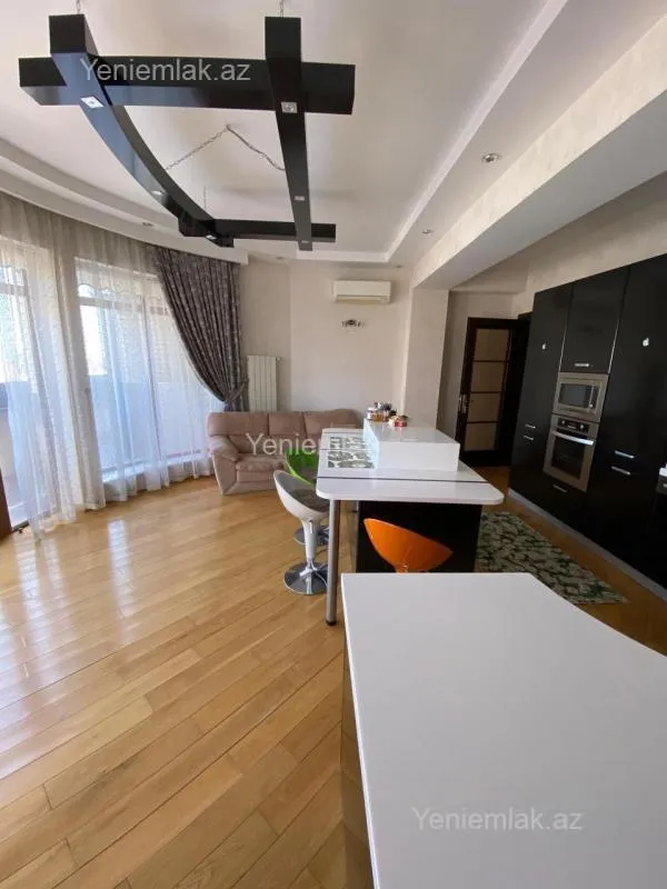 Satılır 5 otaqlı yeni tikili 300 m²