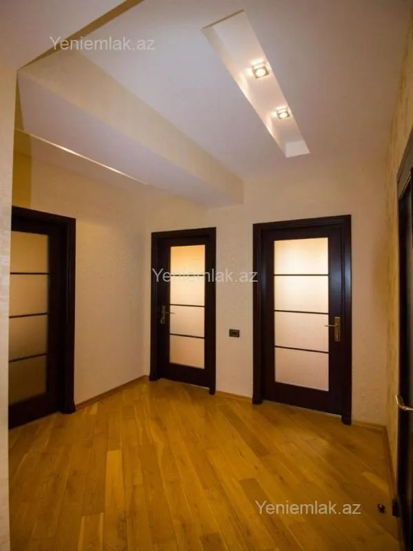 Satılır 5 otaqlı yeni tikili 300 m²