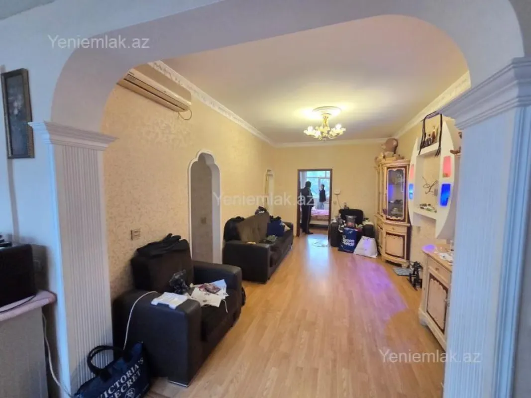 Satılır 2 otaqlı köhnə tikili 60 m²