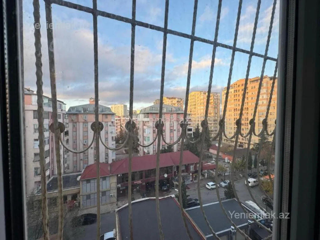 Satılır 3 otaqlı köhnə tikili 90 m²