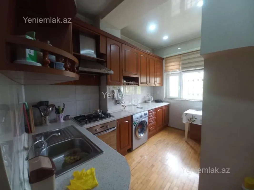 Satılır 3 otaqlı yeni tikili 80 m²