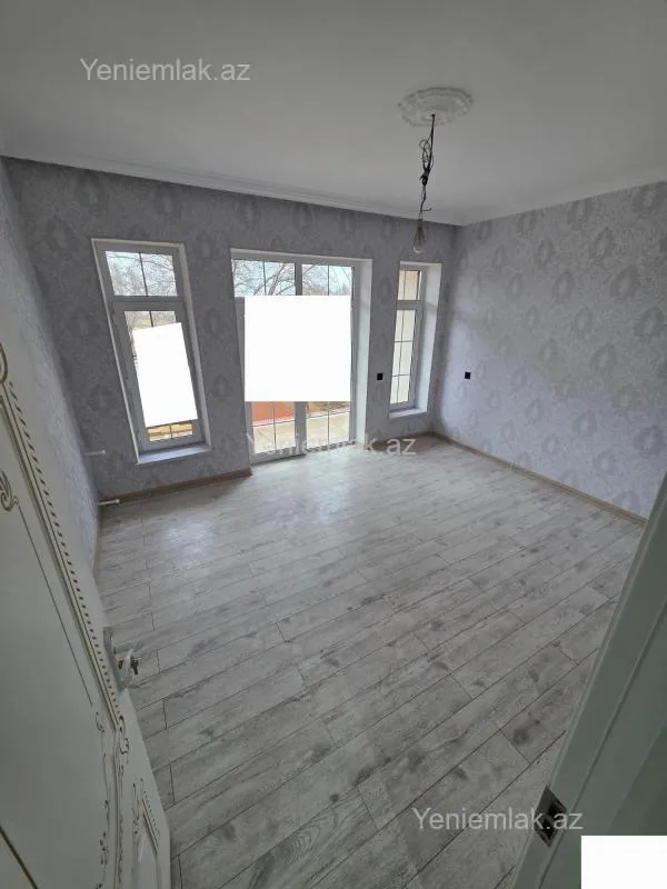 Satılır 5 otaqlı həyət evi 250 m²