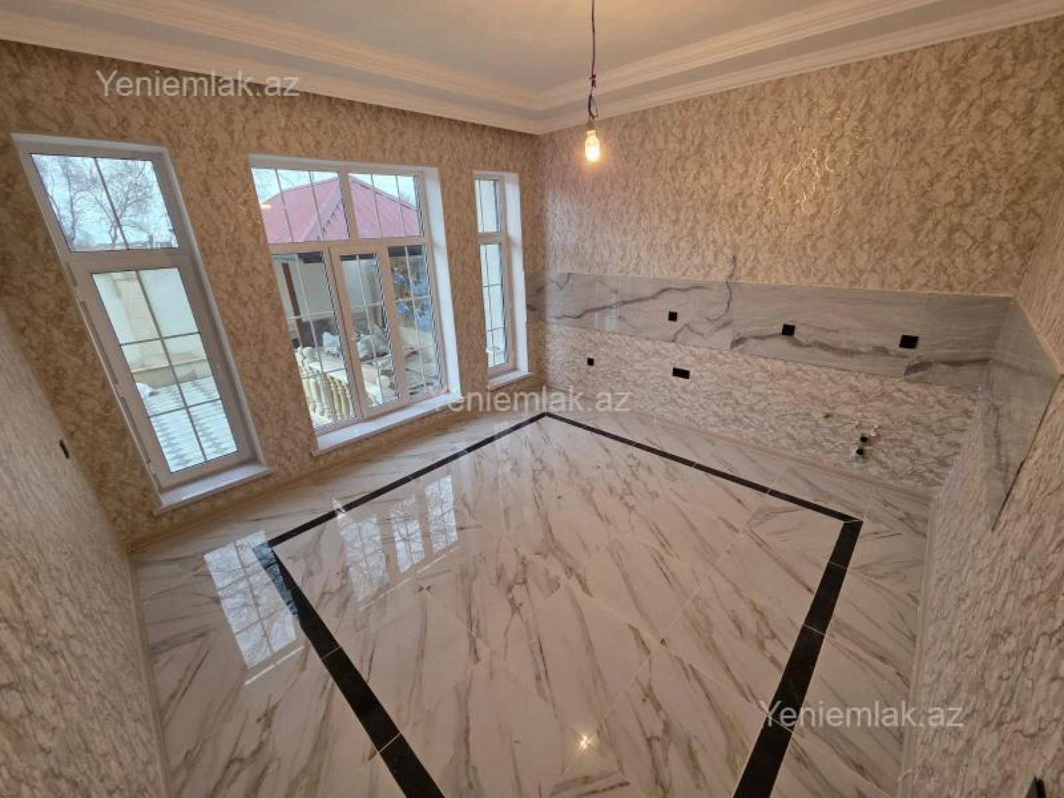 Satılır 5 otaqlı həyət evi 250 m²