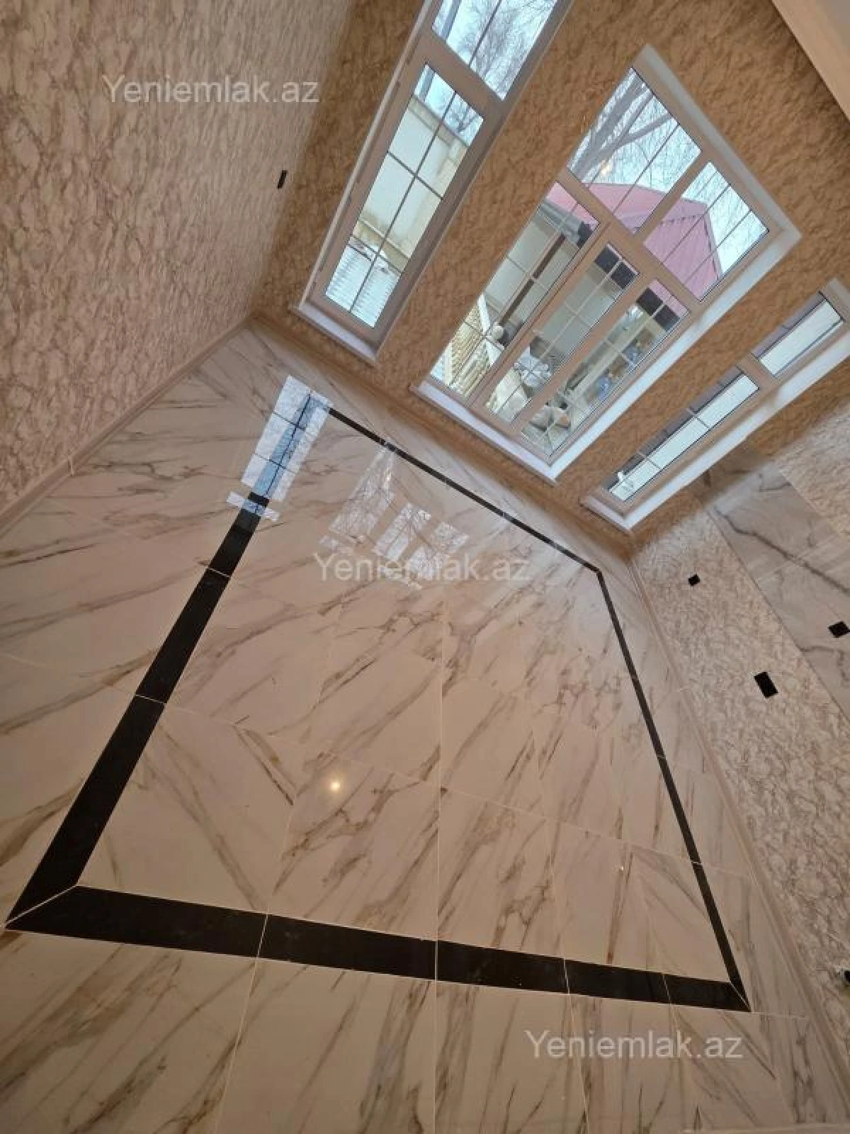 Satılır 5 otaqlı həyət evi 250 m²