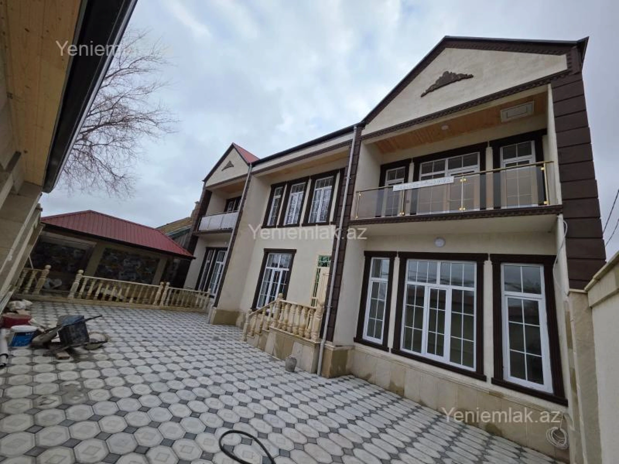 Satılır 5 otaqlı həyət evi 250 m²