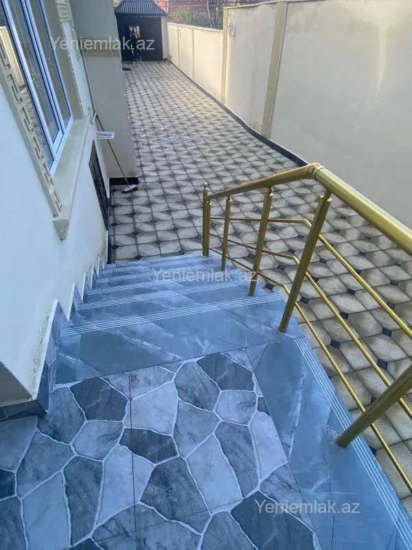 Satılır 6 otaqlı həyət evi 200 m²