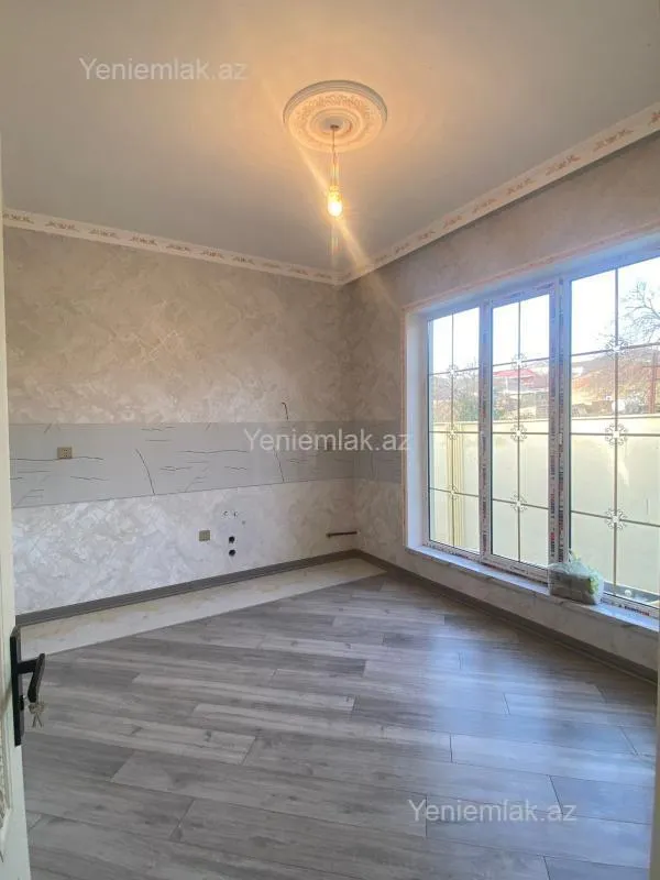 Satılır 6 otaqlı həyət evi 200 m²
